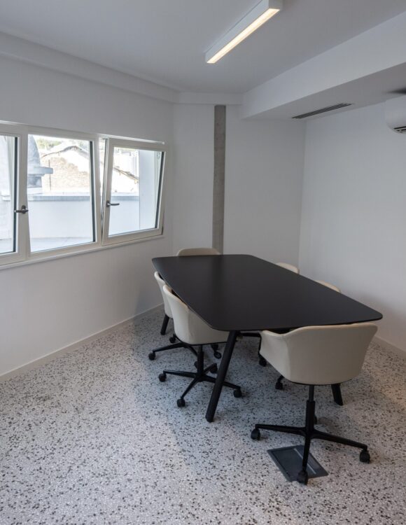 Photo d'une salle de réunion de 6 personnes à la Madeleine