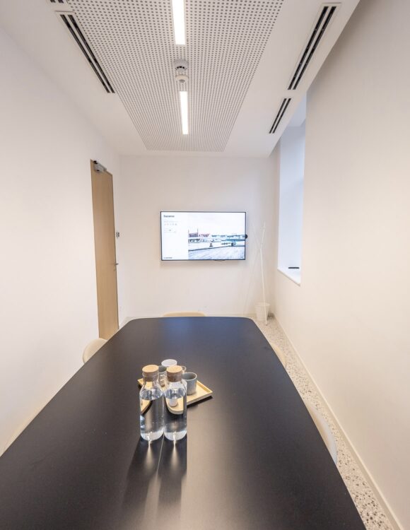 Photo d'une salle de réunion de 6 personnes à la Madeleine